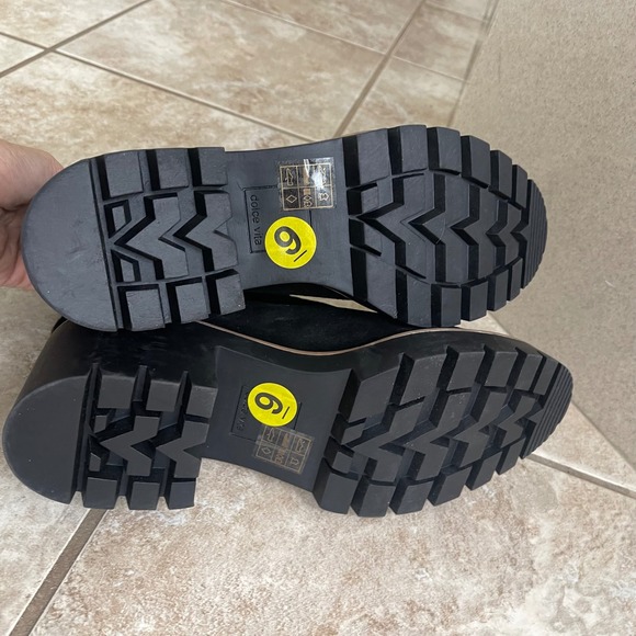 Dolce Vita hopper Black Suede Lug Sole Block Heel Ankle Boots Size 9M NWOT - Picture 3 of 11